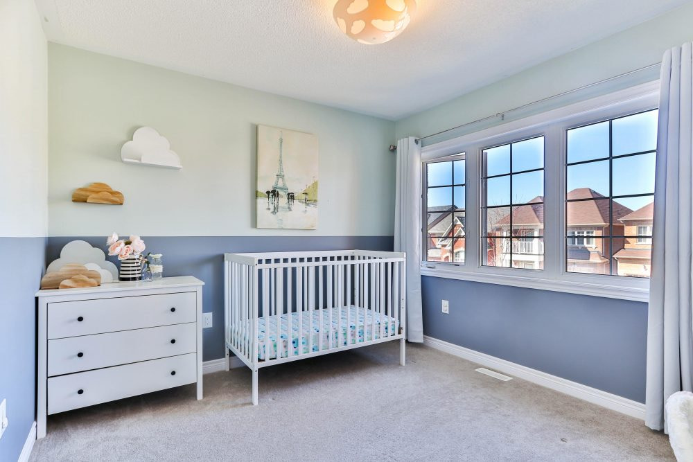 sidekix-media-AV2tGobH2FM-unsplash Baby room with playpen